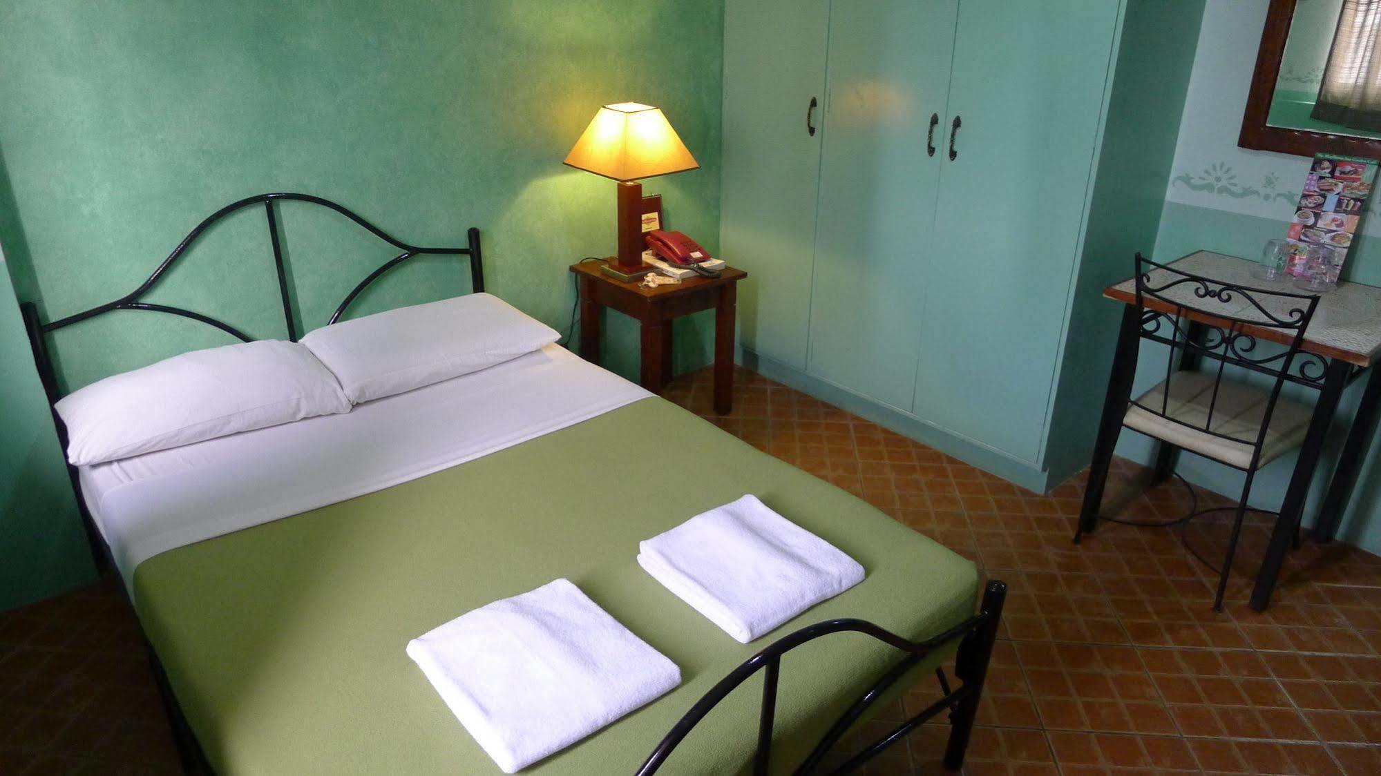 The Mayflower Inn Cebu Екстериор снимка